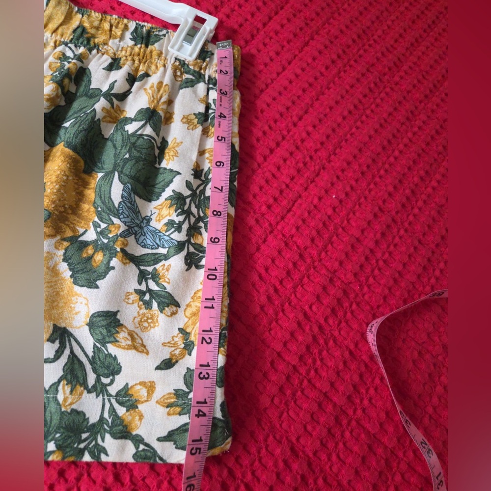 Abercrombie & Fitch Floral Women Shorts - Green and Yellow - Picture 5 of 5